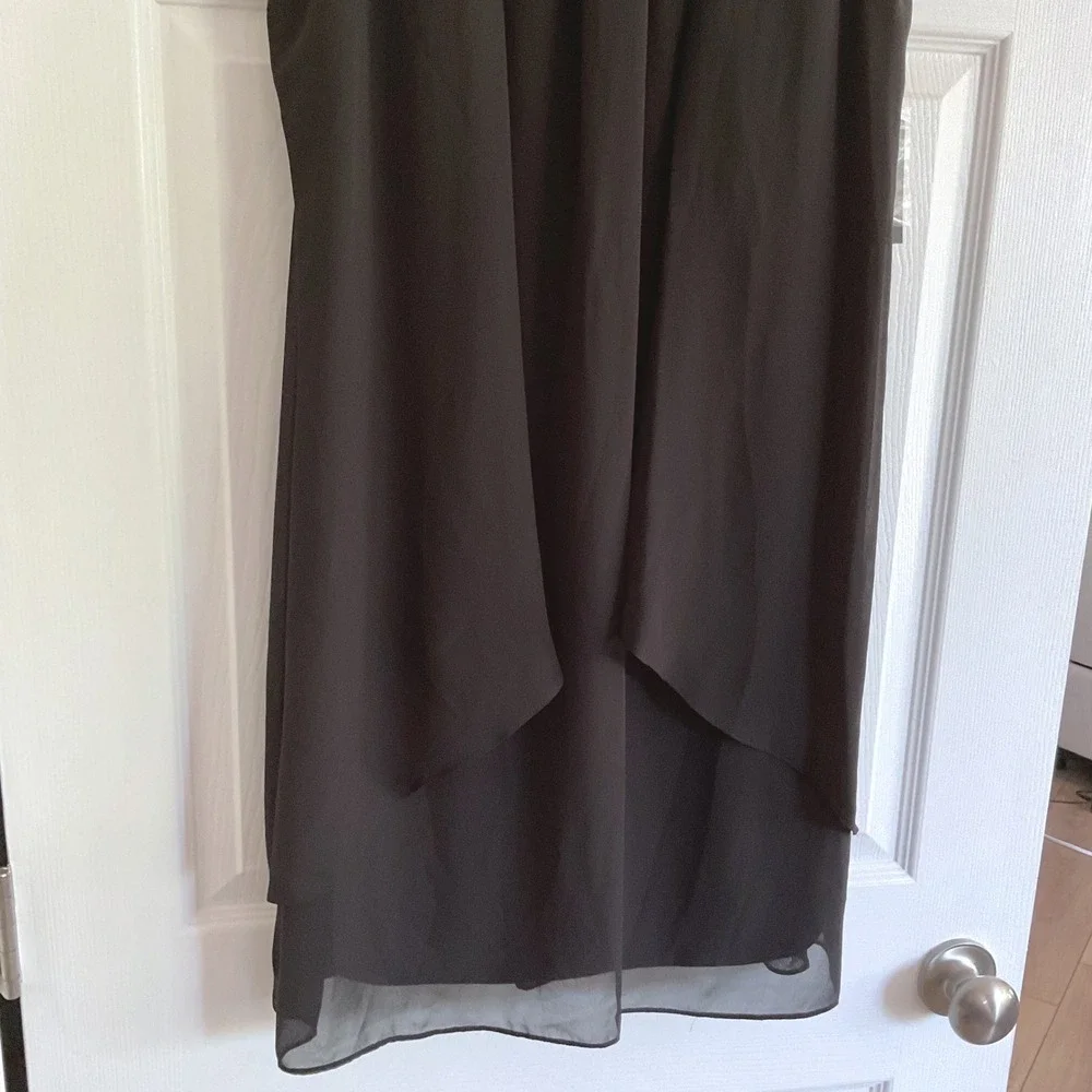 SLNY Black Chiffon Tiered Shift Dress Pearl Neckline Cutout 410366 Womens 10P - Picture 5 of 11